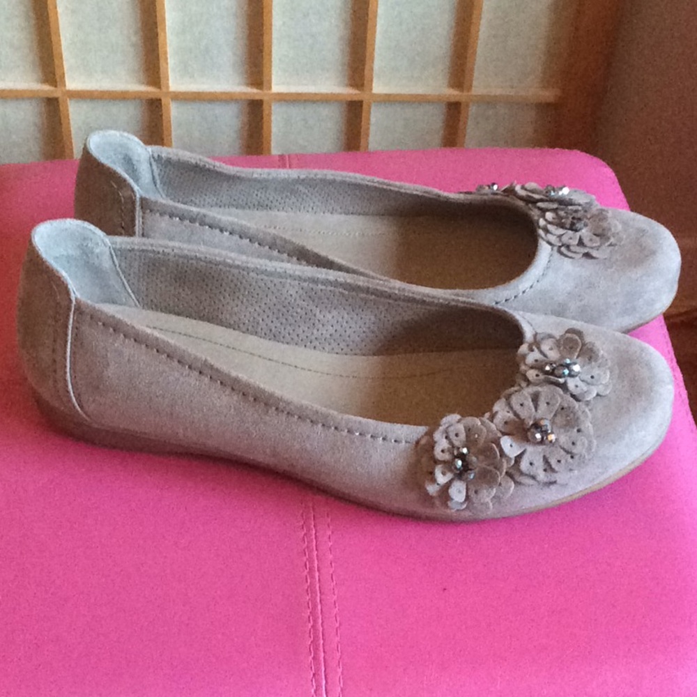 Flats - Picture 2 of 4